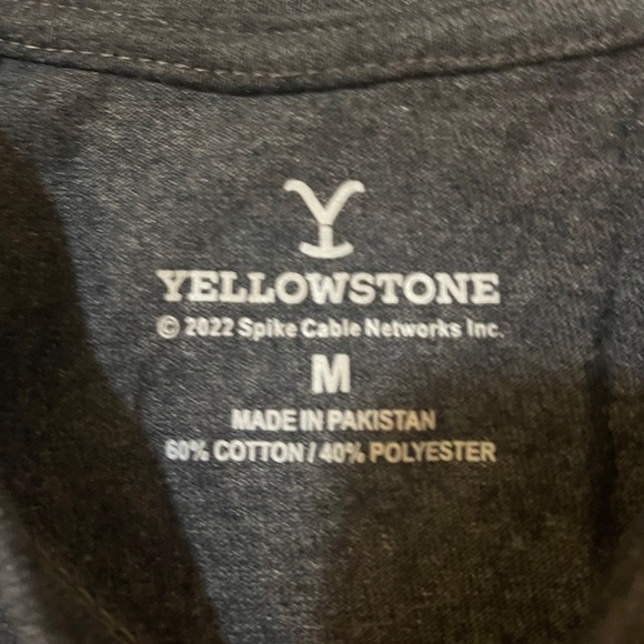 Yellowstone Dutton Ranch Women's Gray Tee - Picture 2 of 3